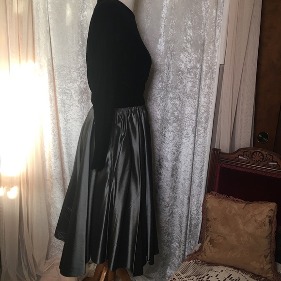 Lloyd Williams Size 8 Black Velvet & Silver Metallic Dress W/ Belt Vintage 80’s - Picture 4 of 14